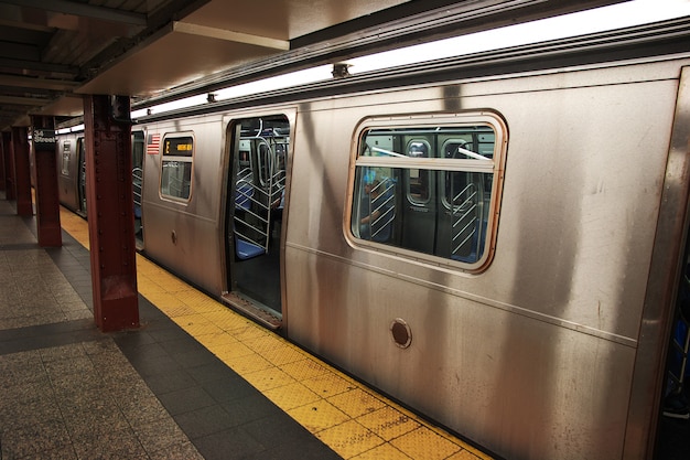 Foto la metropolitana di new york, stati uniti
