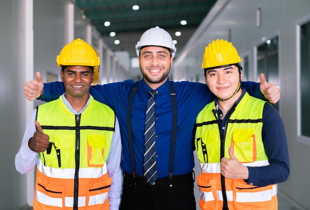Succes business manager ingenieur teamwerk succes baan raffinaderij magazijn technologie-industrie