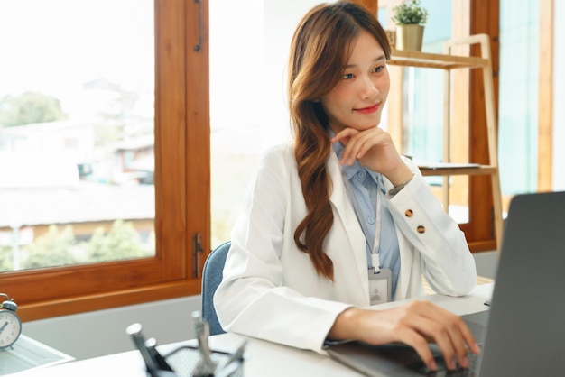 Successful business concept Businesswoman resting chin on hand and thinking about new startup