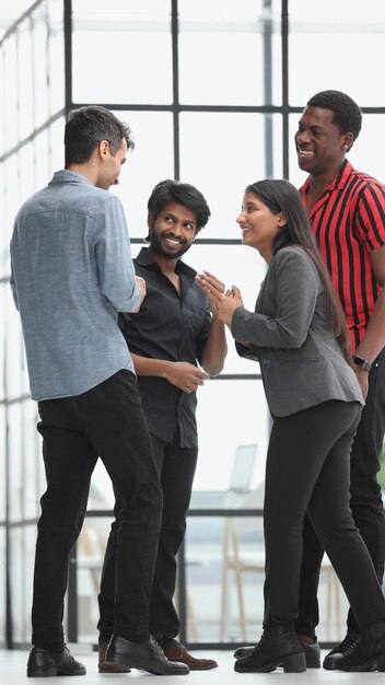 Photo successful business team communicate in office corridor