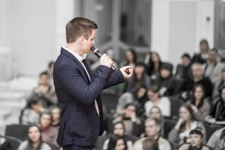 Photo successful businessman holds business conference for the press