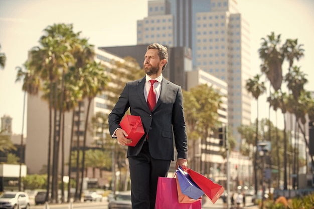 Successful ceo holding giftbox confident man prepare for romance date