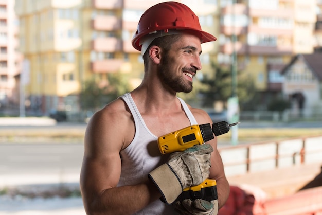 写真 ドリルで建築現場で成功した男性建築家