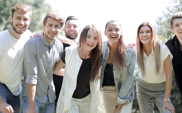 Succesvol team van gelijkgestemde mensen foto met kopieerruimte