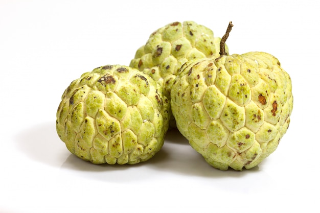 Photo sugar apple on white background