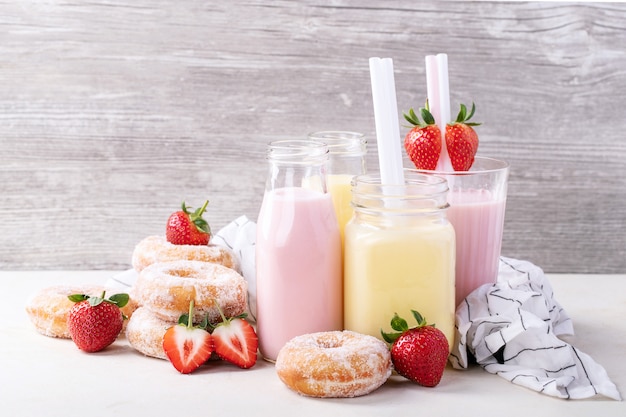 Sugar donuts served with milkshakes