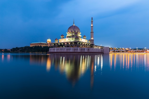 The sultan mosque at night