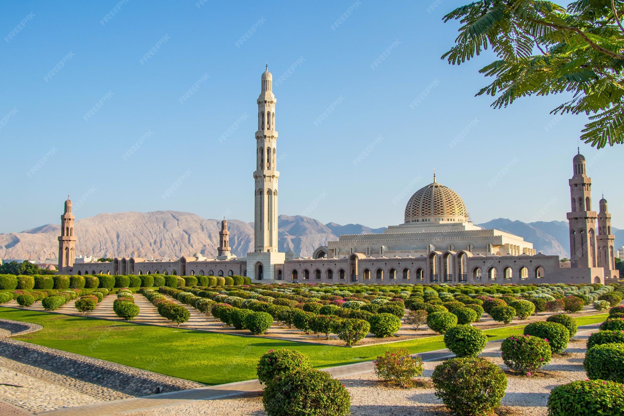 Premium Photo | The sultan qaboos grand mosque in muscat, oman