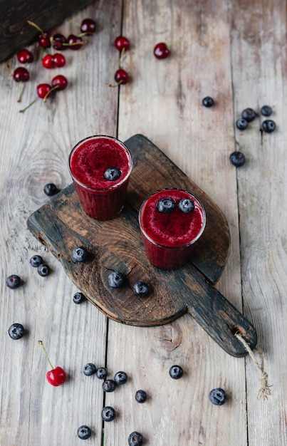 summer berries delicious detox smoothie