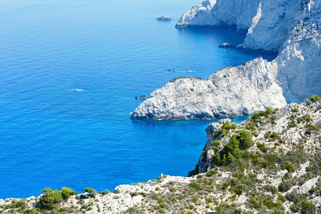 여름 해안선 풍경 (Zakynthos, 그리스, Navagio 베이 근처).