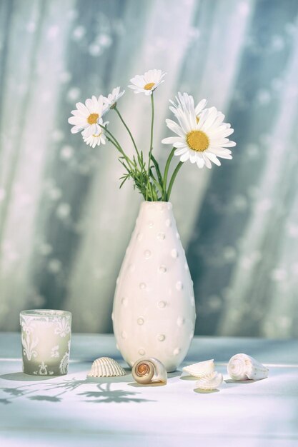 Photo summer daisies in vase