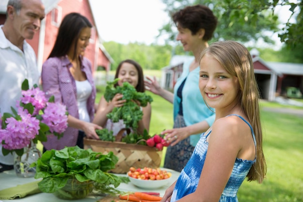 Photo a summer family gathering at a farm a table laid with salads and fresh fruits and vegetables parents