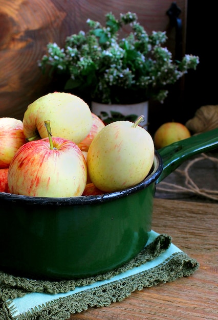 Photo summer garden apples mint