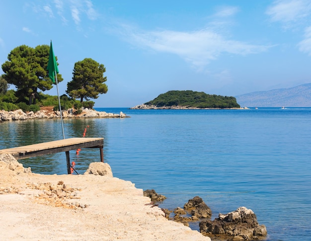 Foto veduta mattutina estiva da paradise beach, in albania