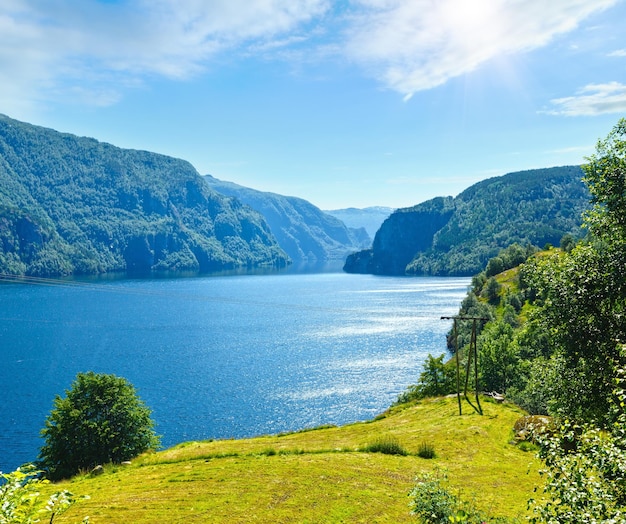 Photo summer mountain lake suldalsvatn or suldalsvatnet landscape suldal norway