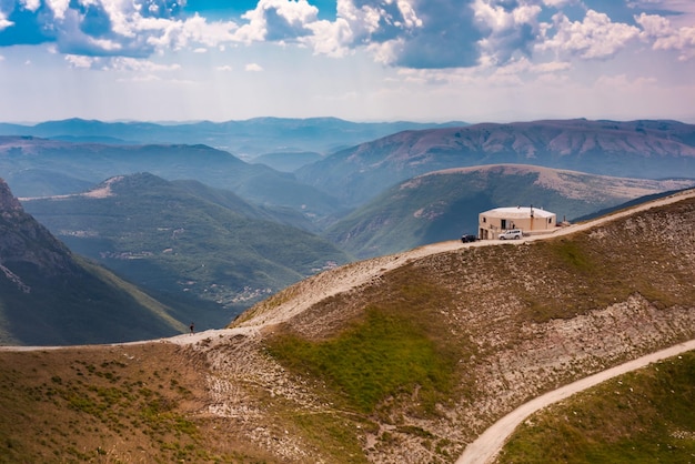 夏の山の風景イタリアの美しい自然