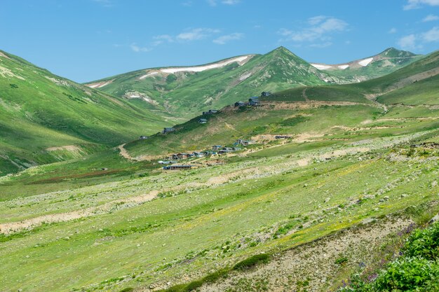 トルコ、アルトヴィンのある夏の山高原レコバン高原