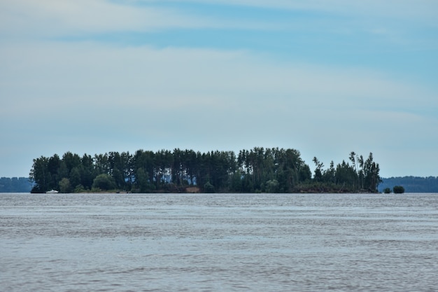 летняя панорама реки Волги