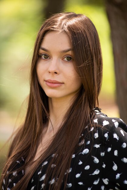 Photo summer portrait of beautiful young woman