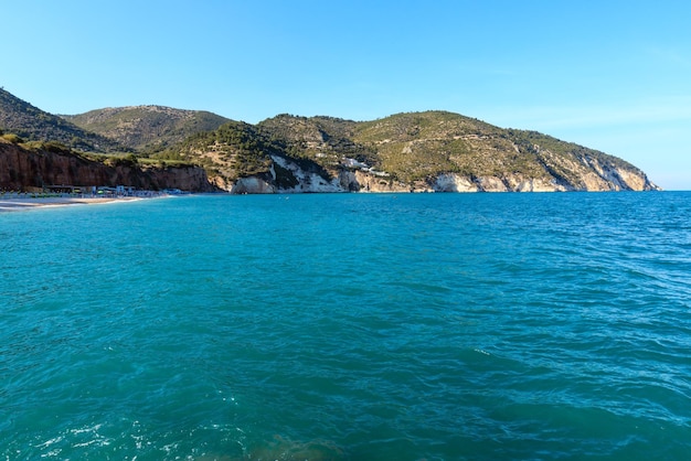 Puglia Italy의 여름 바다 해변 Contrada Mattinatella Gargano 반도