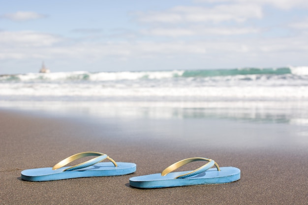 Photo summer shoes on sand