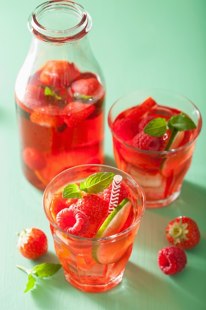 Summer strawberry raspberry lemonade with lime and mint