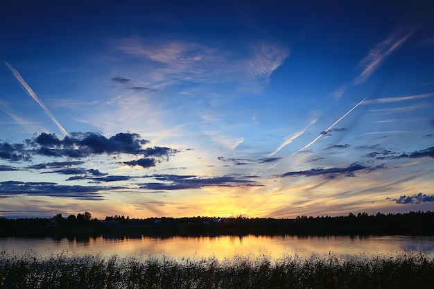 夏の夕日の湖、自然、美しい空