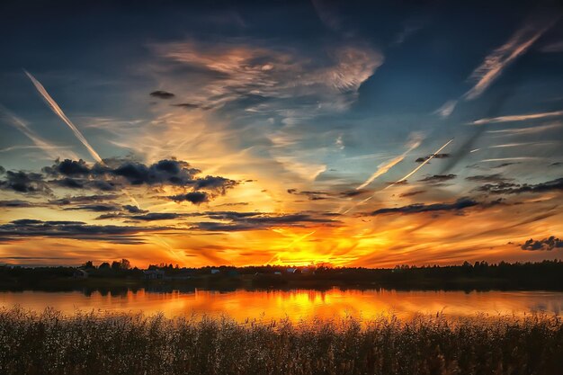 写真 夏の夕日の湖、自然、美しい空