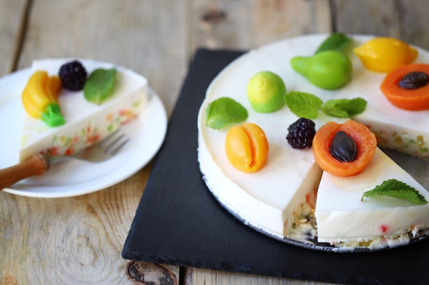 Summer yogurt cake with fruits