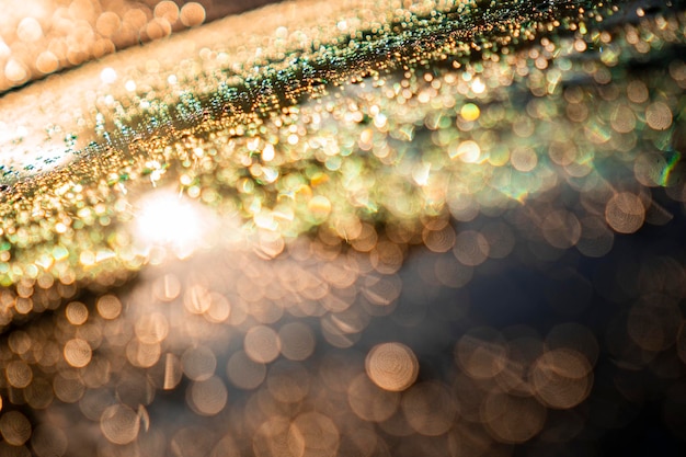 Photo sun reflecting in water drops on a car window