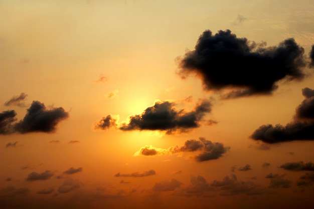 写真 夕焼け空（赤と黄色の空）