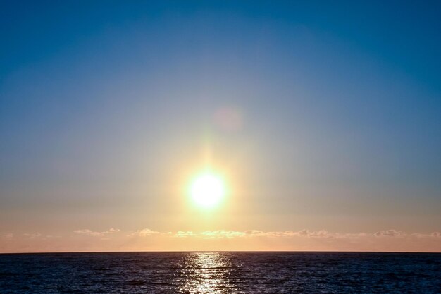 スペイン、テネリフェ島カナリア諸島の大西洋に沈む夕日