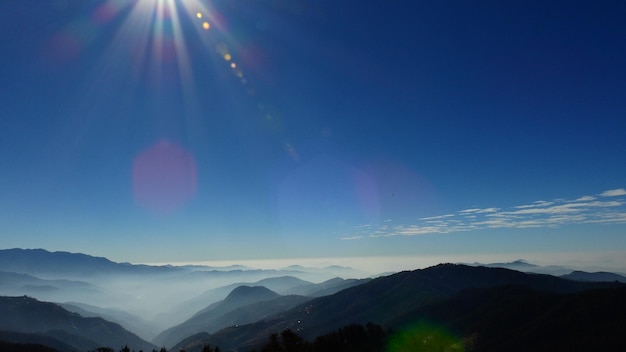 사진 히말라야 산맥 에서 빛나는 태양