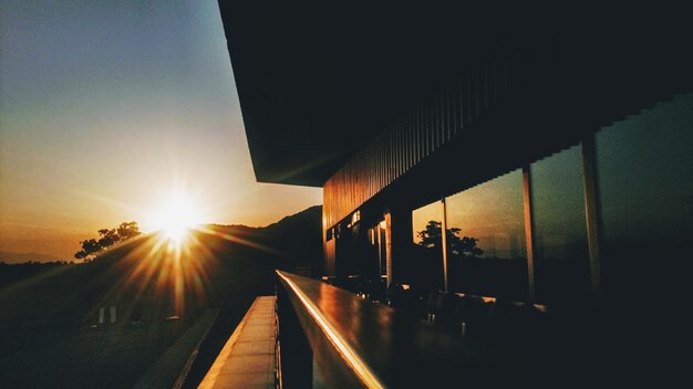 写真 太陽が街を照らしている