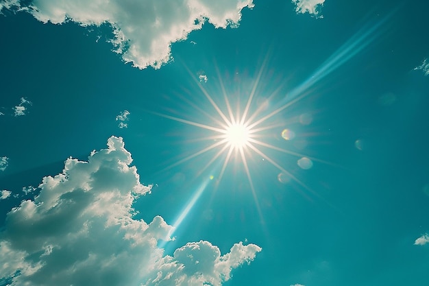 写真 雲の中を照らす太陽