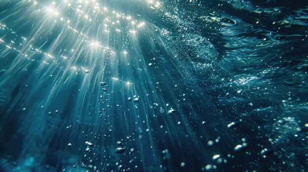 写真 自然と水中のテーマに最適な水泡を通って輝く太陽