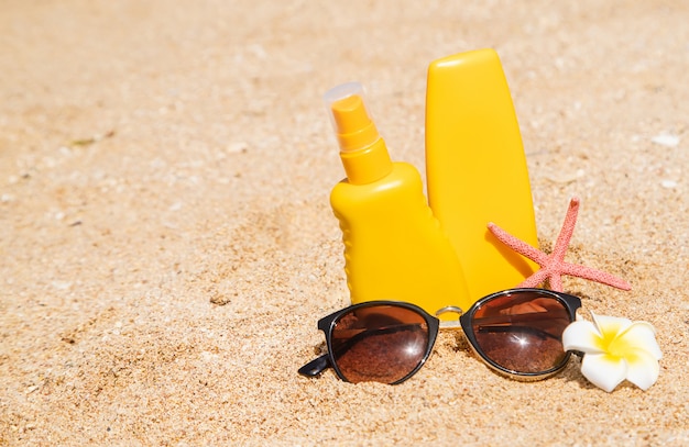 Солнцезащитный крем на пляже