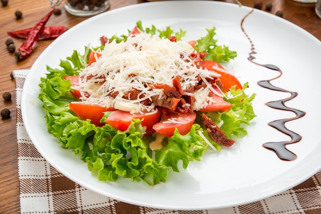 햇볕에 말린 토마토 올리브 오일, 모사 렐라 치즈