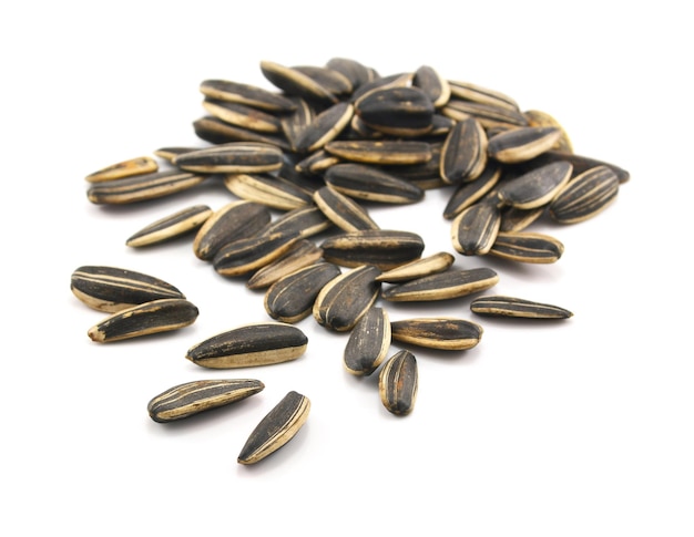 Photo sunflower seeds on white background