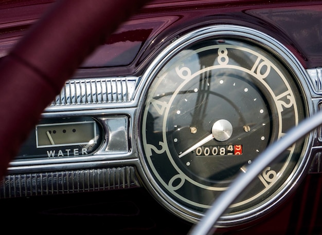 Photo sunlight falling on gauge in vintage car