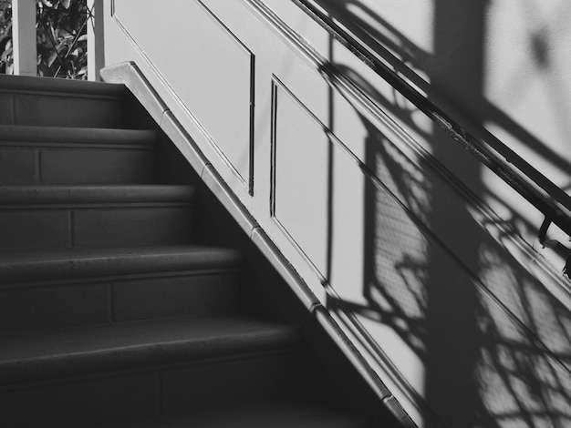 Photo sunlight falling on steps