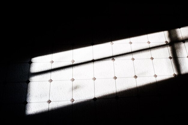 Photo sunlight falling on tiled floor at home