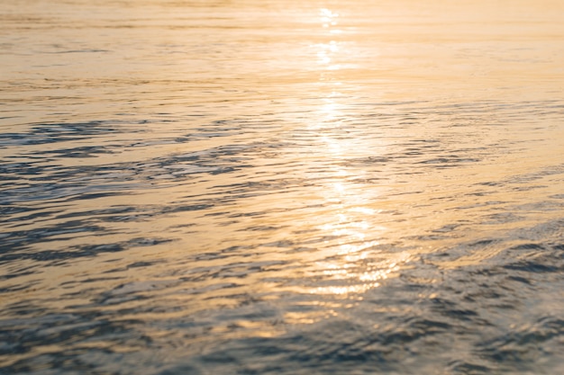 Photo sunlight plays on the river ripple surface sunset water surface water background