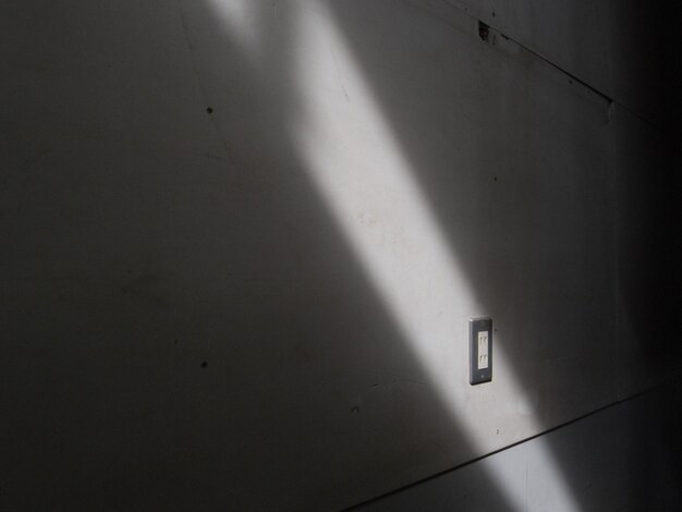 Photo sunlight on wall of building