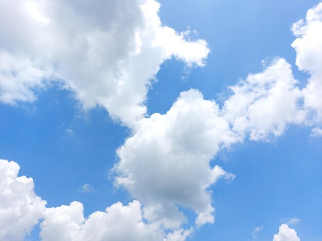 Photo sunny blue sky with cloud closeup