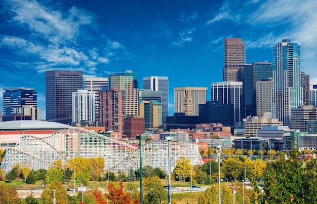 Photo sunny day in denver colorado united states downtown denver city skyline and the blue sky