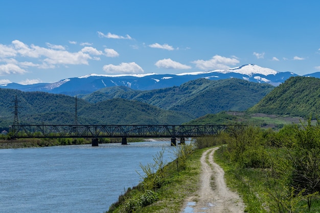 Солнечный день в горах Фэгэраш, Румыния