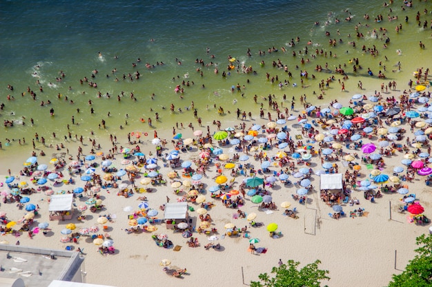 Giornata di sole sulla spiaggia di urca