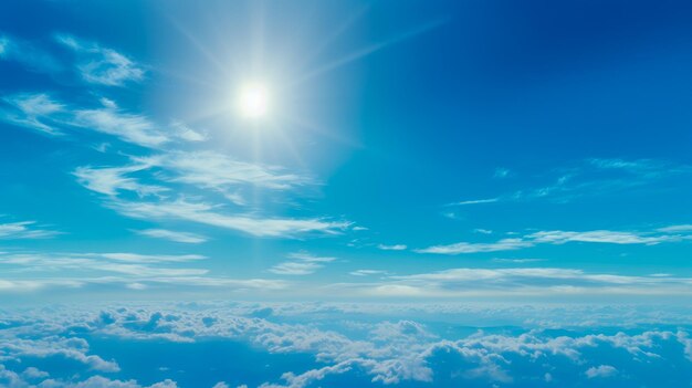 写真 白い雲のついた晴れた空