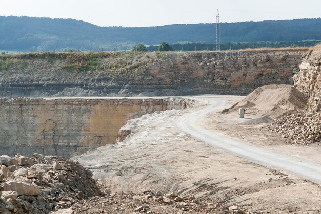 Photo sunny stone pit scenery